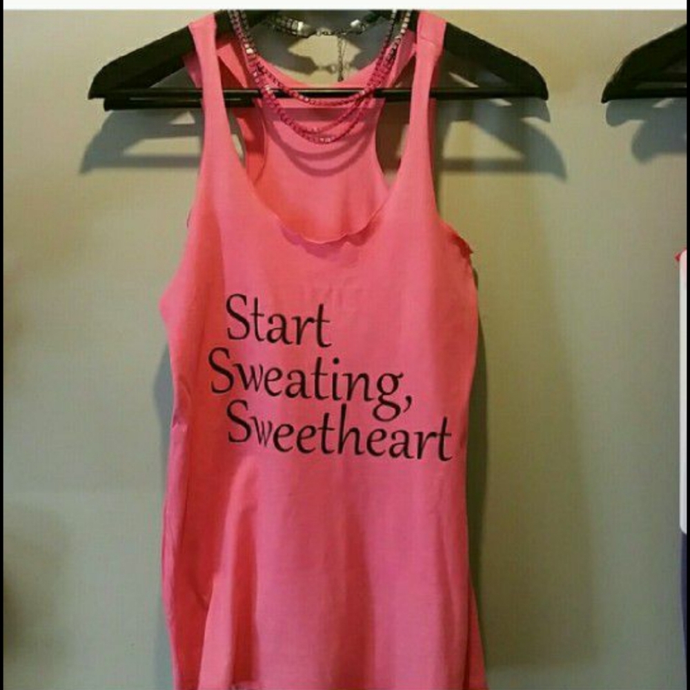 Flowy graphic work out tank